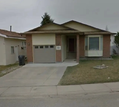 Spacious 4 bedroom bungalow house Image# 9