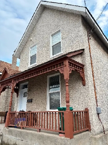 Immediately 3 bedroom house downtown on Gladstone near Bank St Image# 9