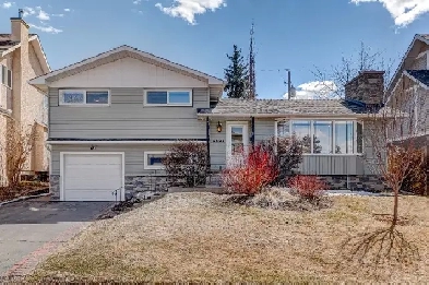 FULLY UPDATED 4 BEDROOM HOME ON A LARGE LOT IN CHARLESWOOD! Image# 1