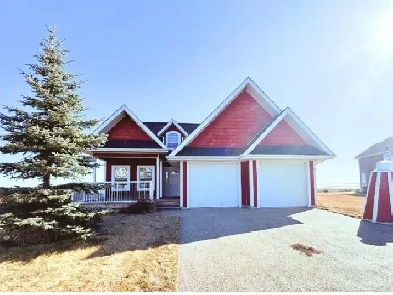 #53 SUNSET HARBOUR-PIGEON LAKE-1 1/2 STOREY CAPE CODE STYLE HOME Image# 1