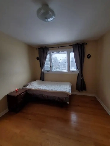 Very close to Carleton U, bright room for rent- May 1st Image# 2
