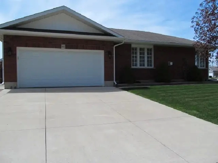 Beautiful Dream All Brick Bungalow In PORT DOVER, Sale By Owner in City of Toronto,ON - Houses for Sale