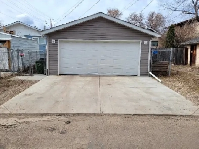 3 Bed house w. detached double garage! $209k what?!?! Image# 1
