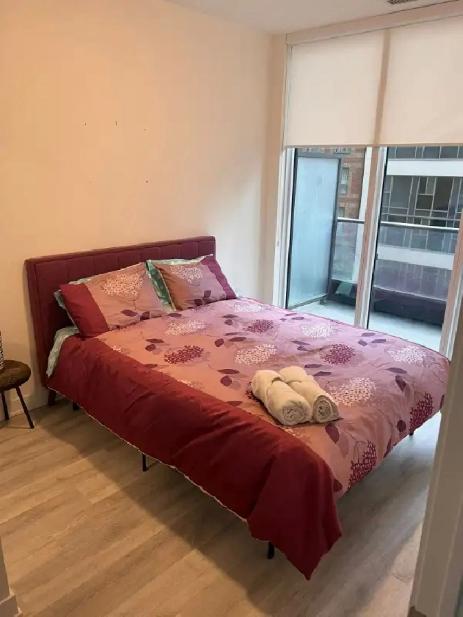 Cozy Master Room in Downtown Toronto - w/ Free Internet in City of Toronto,ON - Room Rentals & Roommates