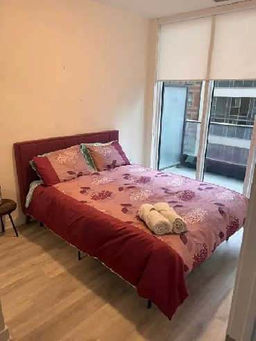 Cozy Master Room in Downtown Toronto - w/ Free Internet Image# 2