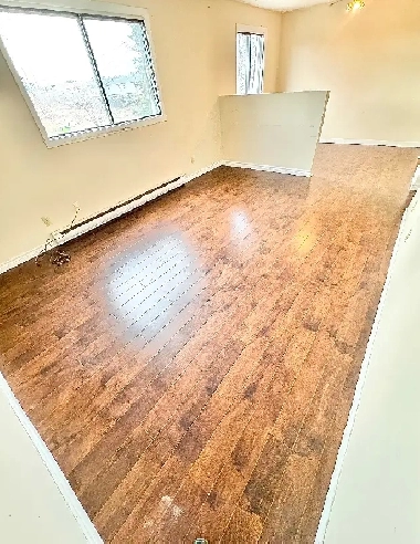 2 Bedroom Large on Northside (May 1st) - Dog and Cat Friendly Image# 1