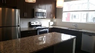 Looking for A Roommate: Spacious Townhouse in South Calgary Image# 2