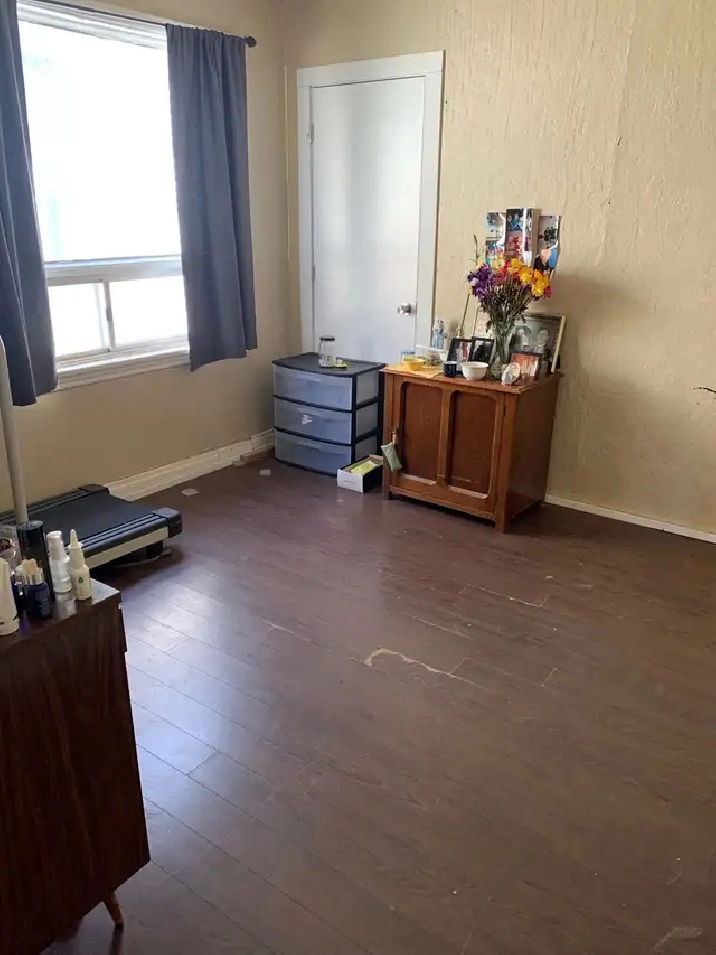 Room for rent in shared duplex in Winnipeg,MB - Room Rentals & Roommates