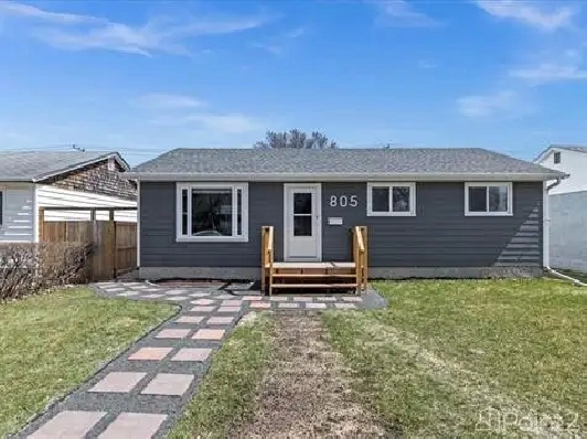 Homes for Sale in Crestview, Winnipeg, Manitoba $369,900 in Winnipeg,MB - Houses for Sale