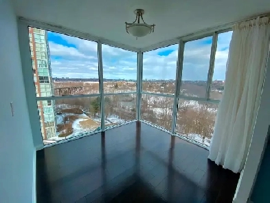 DVP and Eglinton area, 1 bedroom conde with parking spot Image# 1
