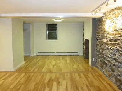 Beautifully, cosy 1 BR apartment at Inglis/Barrington downtown Image# 1
