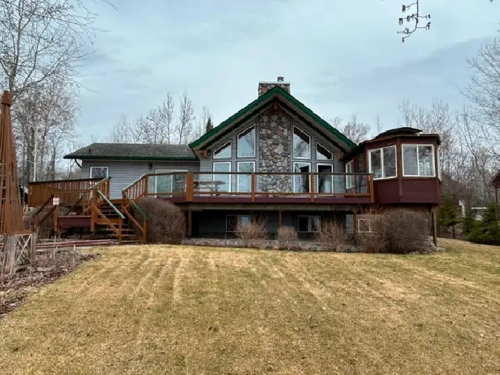 WATERFRONT BEAUTY ON THE LEE RIVER LAC DU BONNET! in Winnipeg,MB - Houses for Sale