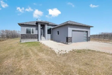 OH This Weekend! Beautiful 3bdrm Bungalow situated on 1.63 acres Image# 1