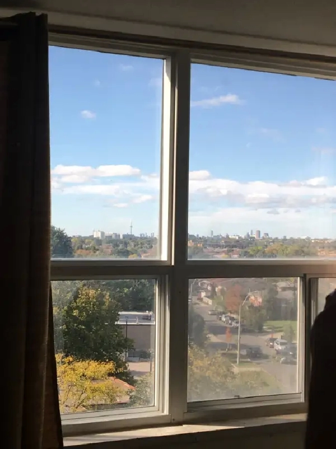 1 BRIGHT FURNISH ROOM TO ROOM in -(2 Bedrm Apt) - NOT BASEMENT in City of Toronto,ON - Room Rentals & Roommates