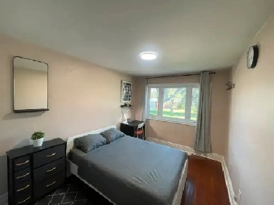 Furnished room near Bayview/Cummer Avenue Image# 1
