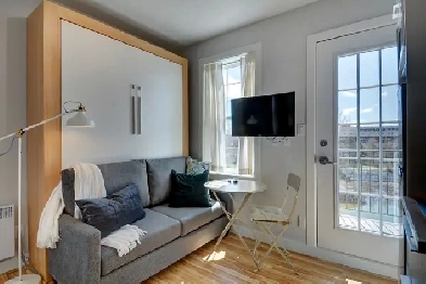 Loft rénové et meublé avec balcon - Vieux-Limoilou Image# 1