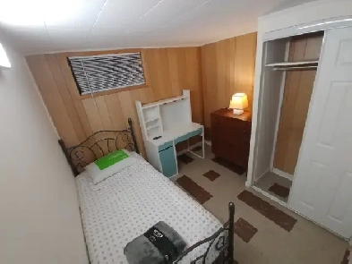Room for Rent Near AlgonquinC-IKEA-Bayshore-UofOttawa-CarletonU Image# 1