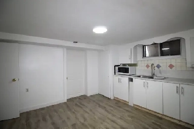 Downtown Room for Student Jun1, Ossington&Dupont (Lower level Image# 1