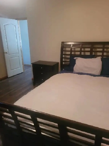 Pet Friendly Upstairs Room for Rent / Hidden Valley NW Image# 2