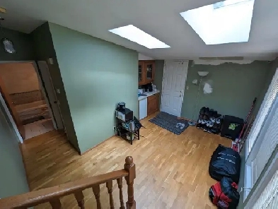 Brentwood house room rental- minutes walk to LRT and U of C Image# 3