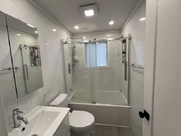 A large 5 1/2, lower duplex, in NDG West, Close to Loyola Campus in