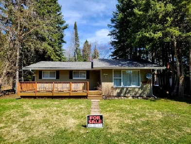 Falcon Lake Townsite Cottage for Sale! Image# 2
