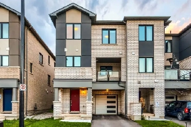 Stunning 3 Storey, 3-Bed, 3-Bath Townhouse for Sale in Milton Image# 1