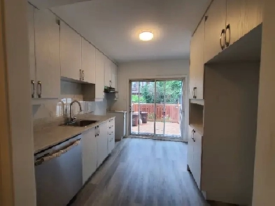 3 Bdr apt renovated for rent near metro – Main floor – for July Image# 8