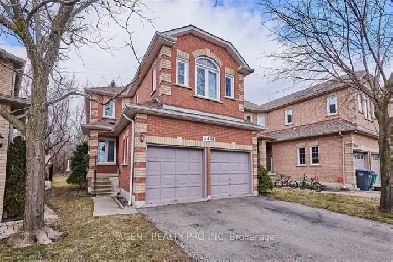 FOR SALE   NEW PRICE $1,278,000.  5498 Red Brush Drive FREEHOLD Image# 1