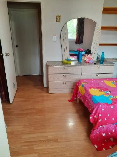 Master bedroom upstairs in all girl house to rent near Gurdwara Image# 2
