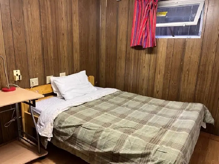 West end room available Tuesday, $190/week, $30/day in Edmonton,AB - Room Rentals & Roommates