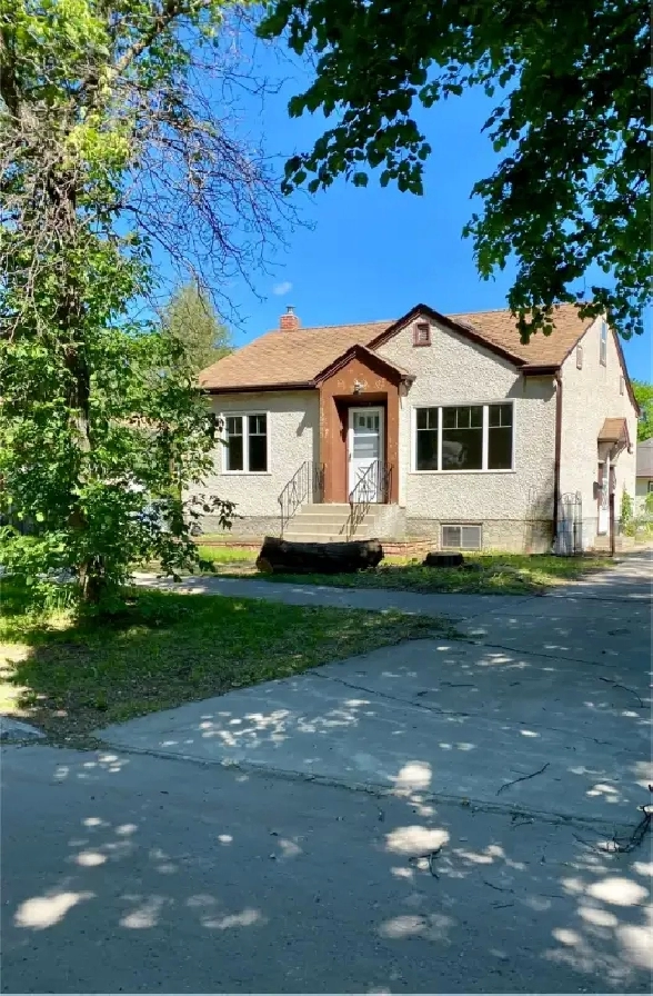 Beautiful house for rent in Transcona. June 1st in Winnipeg,MB - Apartments & Condos for Rent