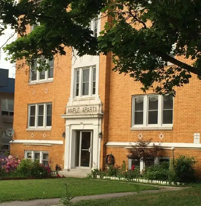 Spacious ONE Bedroom Apartment Heat Included Ouellette Ave in