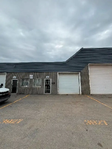 RENT 1000 sq/ft GARAGE/ A LOUER 1000 p/c LOCAL COMMERCIAL INDUST Image# 1