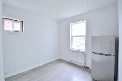 Bright Bachelor Apartment in East York All Utilities Included Image# 1