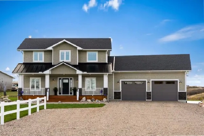 13 Hood Rd - Stunning Acreage Located In The RM of Longlaketon in Regina,SK - Houses for Sale