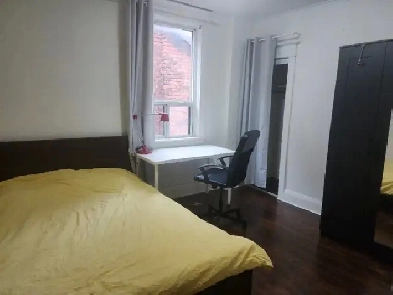Room for rent near St Clair W and Dufferin - Woman only Image# 1