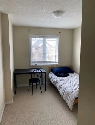 Room for rent near longfields station in barrhaven Image# 1