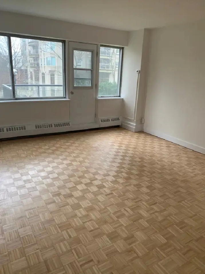 Large 1 Bdrm w/Balcony on Spring Garden Rd! in City of Halifax,NS