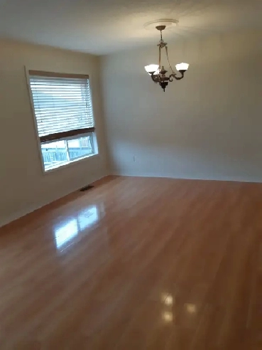 3 Bedroom Beautiful Townhouse and Basement for rent in Brampton Image# 8