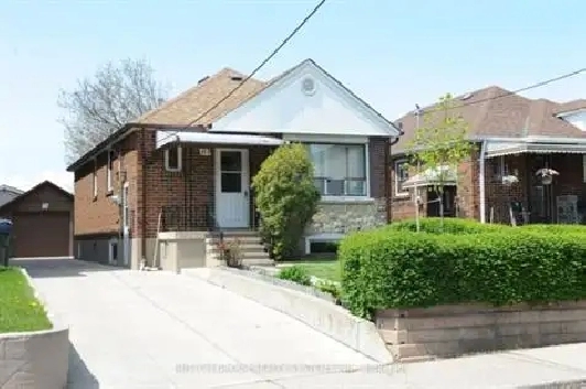 134 Kane Ave in City of Toronto,ON - Houses for Sale