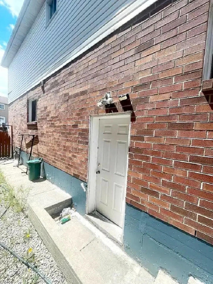 2 Bed Basement near Sheridan College in Mississauga / Peel Region,ON