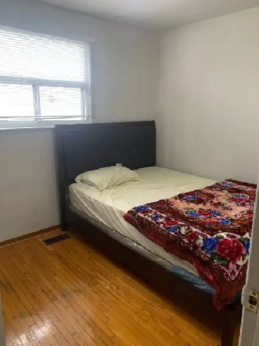 Second floor room $900/month Available now Image# 1