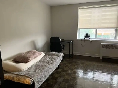 June to August Sublet for 1 Bedroom Unit, Pets Allowed Image# 1