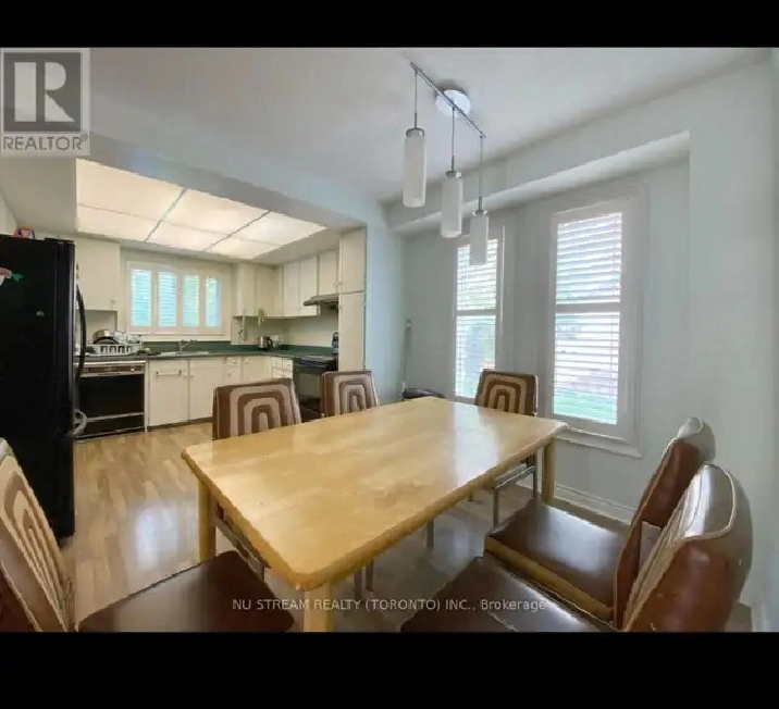 Detached 5 Level Split House to lease. . in City of Toronto,ON