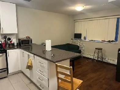 Room for rent in 2 bedroom apartment in North York Image# 2
