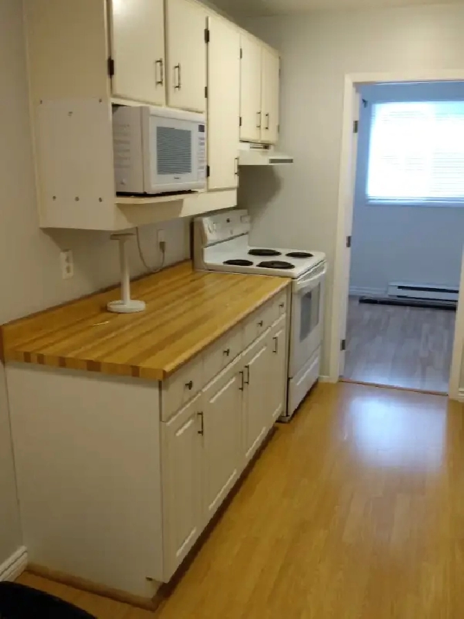 ROOM FOR RENT STUDENT TWO PERSON 500/ SINGLE PERSON 950 in Oshawa