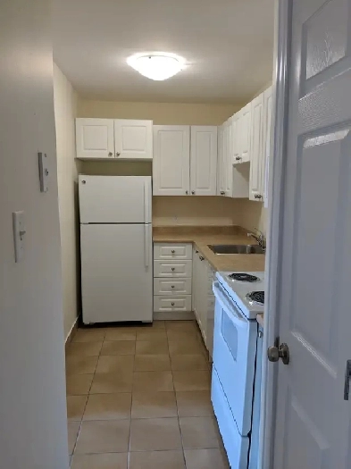 Renovated 1 Bedroom in Central Fairview- June 1st Image# 1