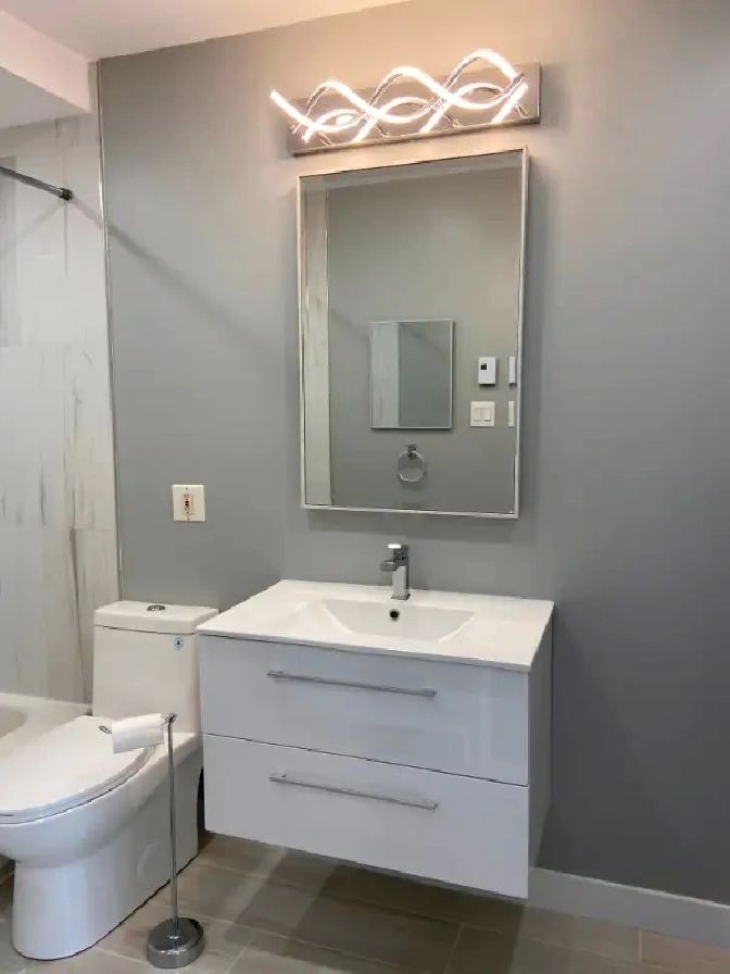 SainteDorothée, Laval. Grand 41/2 RÉNOVÉ, 1er juillet/July in Laval