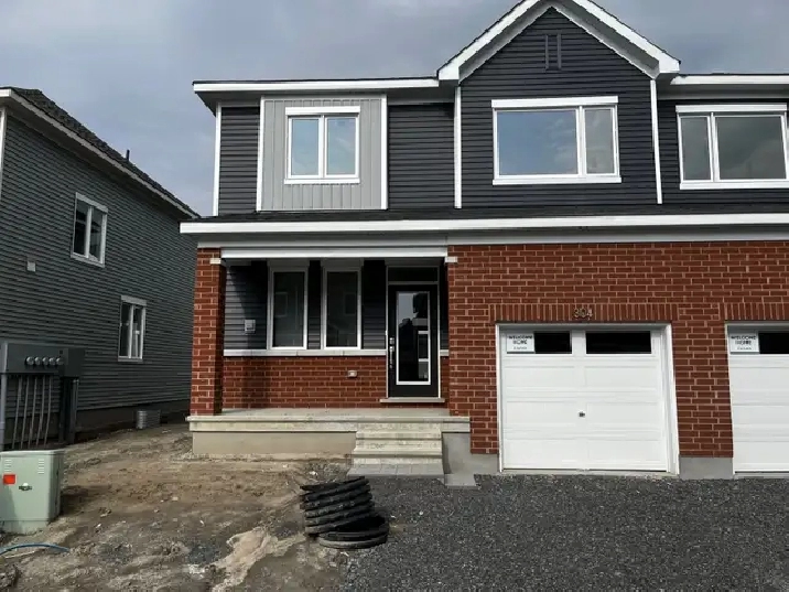 4 bed/3.5 Bath End-Unit Townhome in Ottawa,ON - Houses for Sale
